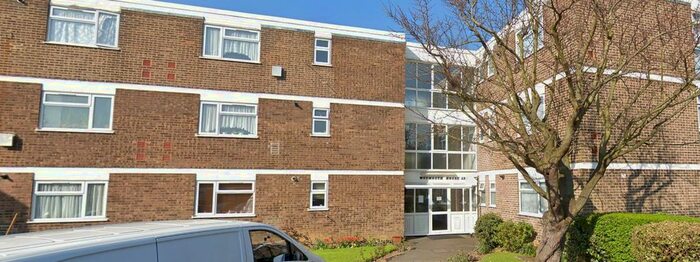 2 Bedroom Flat To Rent In Stratton Close, Canons Park, Edgware, HA8