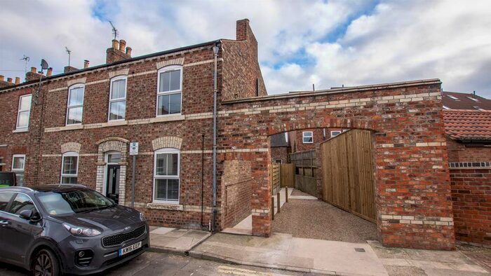 3 Bedroom End Of Terrace House To Rent In Briggs Street, York YO31