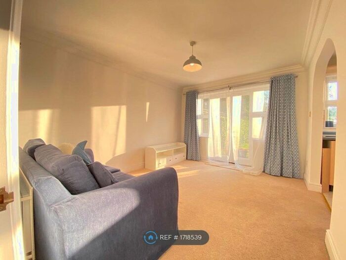 1 Bedroom Flat To Rent In Belgrade Road, Hampton, TW12