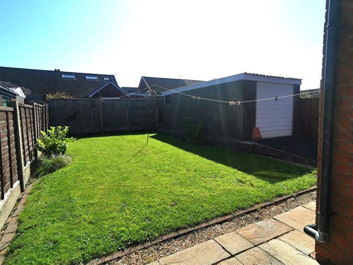 2 Bedroom Semi-Detached Bungalow For Sale In Hoghton Road Leyand, Leyland, PR25