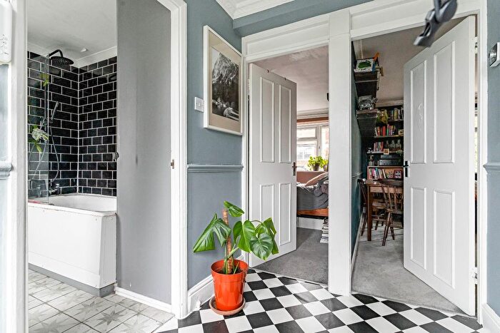 1 Bedroom Flat For Sale In Elsinore Road, London, SE23