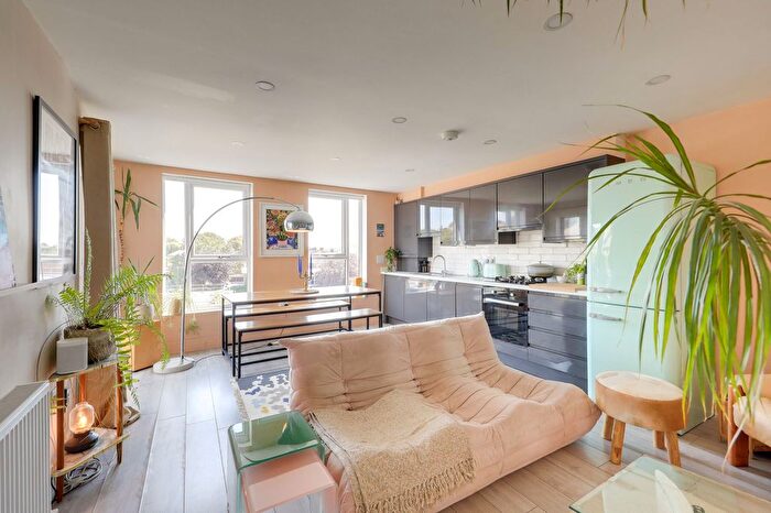 1 Bedroom Flat For Sale In Brockley Rise, Forest Hill, SE23