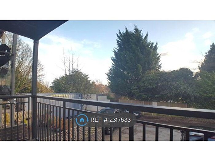 2 Bedroom Flat To Rent In Addington Road, South Croydon, CR2