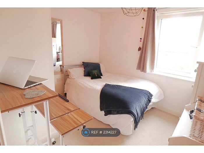 2 Bedroom Flat To Rent In Orchard Place, Southampton, SO14