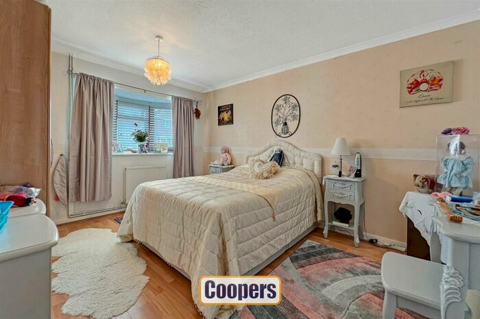 2 Bedroom Semi-Detached Bungalow For Sale In Cubbington Road, Hall Green, CV6