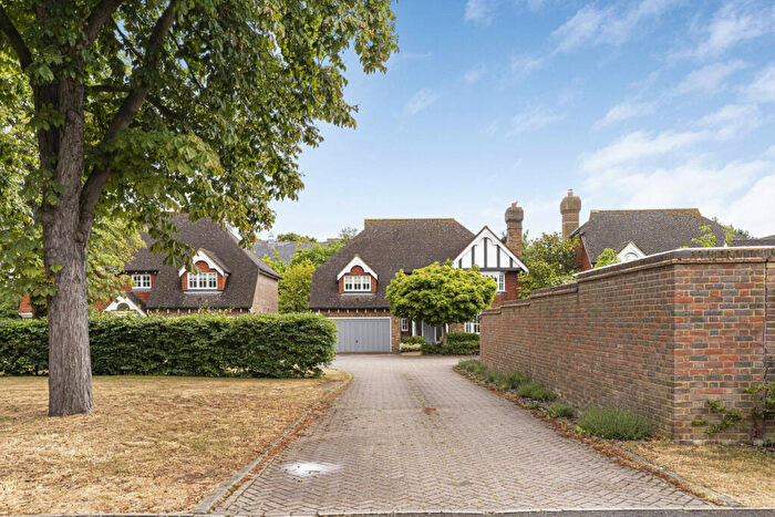 5 Bedroom Detached House For Sale In Sandringham Drive, Dartford, Kent, DA2