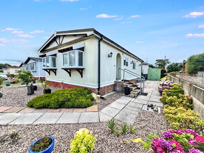 2 Bedroom Mobile/park Home For Sale In Carr Bridge Residential Park, Blackpool, FY4