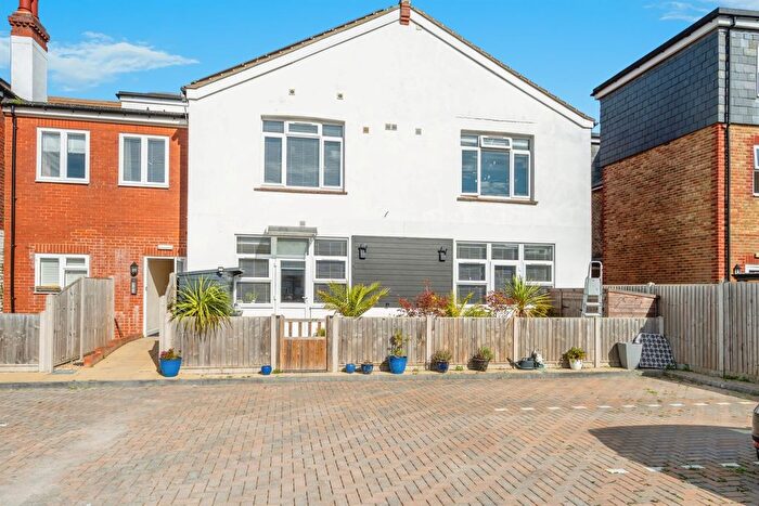 1 Bedroom Flat For Sale In Richmond Avenue, Bognor Regis, PO21