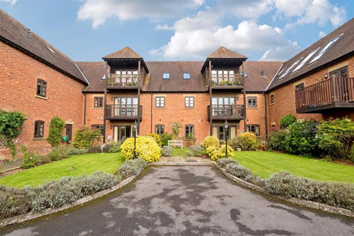 2 Bedroom Flat To Rent In Motcombe, Shaftesbury, SP7