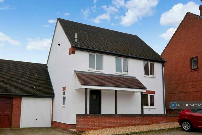 4 Bedroom Detached House To Rent In Farinton, Two Mile Ash, Milton Keynes, MK8