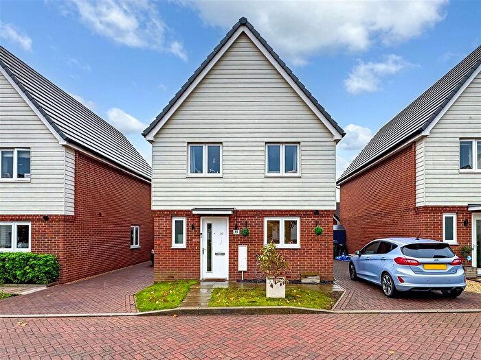 4 Bedroom Detached House For Sale In Jackson Way, Littlehampton, BN17