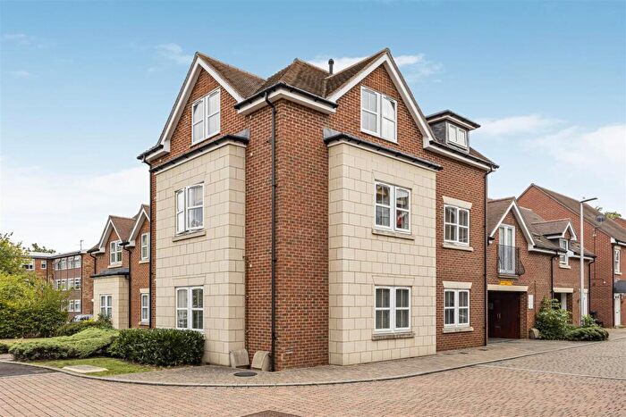 2 Bedroom Flat For Sale In Haden Square, Reading, RG1