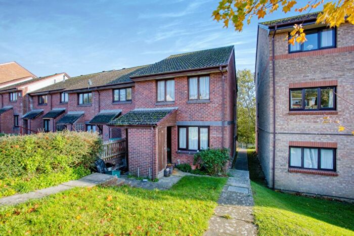 1 Bedroom Flat To Rent In Alexandra Court - Bridport, DT6