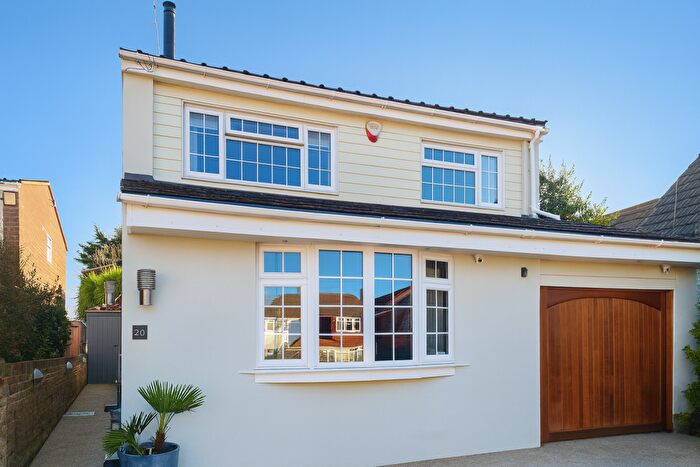 4 Bedroom Detached House For Sale In Mount Road, Rochester, ME1