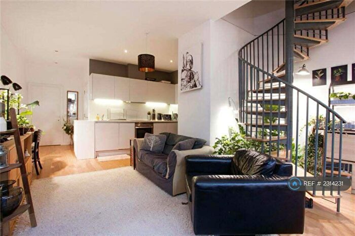 2 Bedroom Flat To Rent In Crampton Street, London, SE17