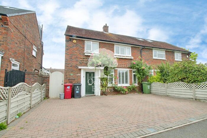 4 Bedroom Semi-Detached House To Rent In Berkshire, Langley, SL3