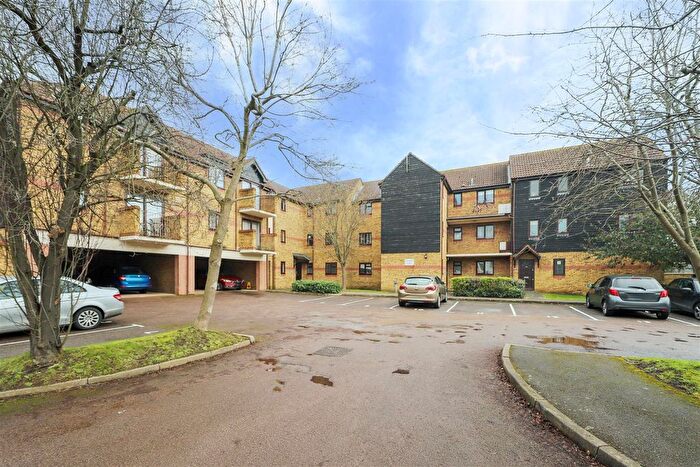 1 Bedroom Studio For Sale In Betjeman Court, Bentinck Road, Yiewsley, West Drayton, UB7