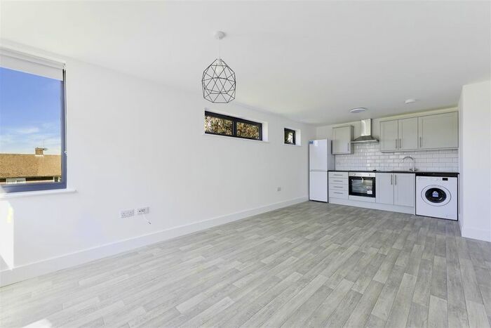 1 Bedroom Flat To Rent In High Street, Banstead, SM7