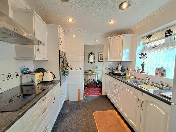 2 Bedroom Detached Bungalow For Sale In Windsor Close, Harlington, Doncaster, DN5