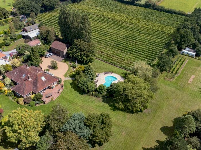 5 Bedroom Detached House For Sale In Brownwich Lane, Titchfield, PO14