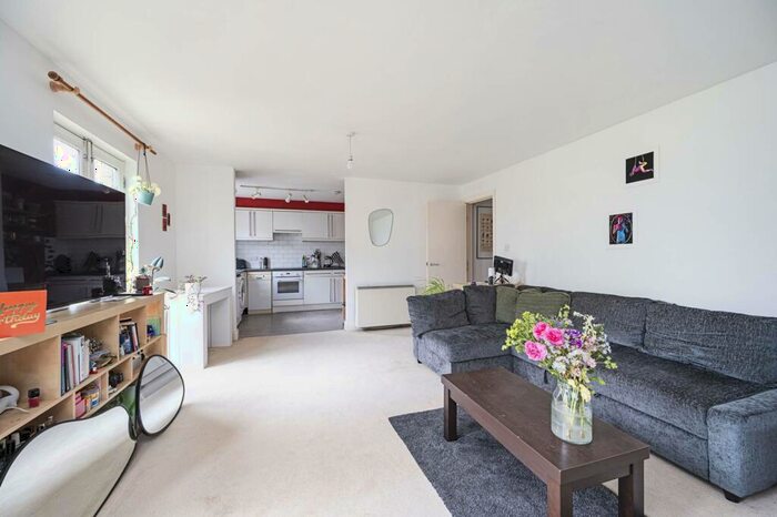 2 Bedroom Flat To Rent In Durward Street, Whitechapel, London, E1