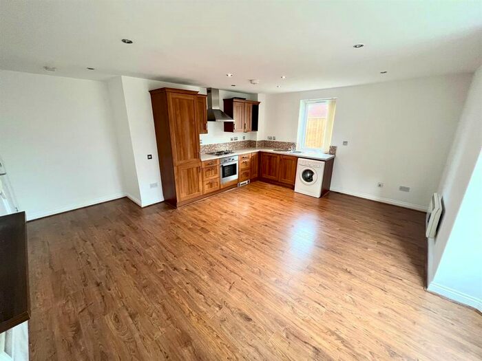2 Bedroom Flat To Rent In Apartment, Queens, Cambridge Square, Middlesbrough, TS5