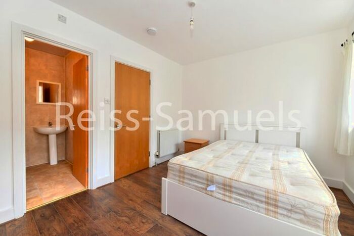 5 Bedroom Town House To Rent In Ferry Street, Isle Of Dogs, Canary Wharf, Docklands, E14