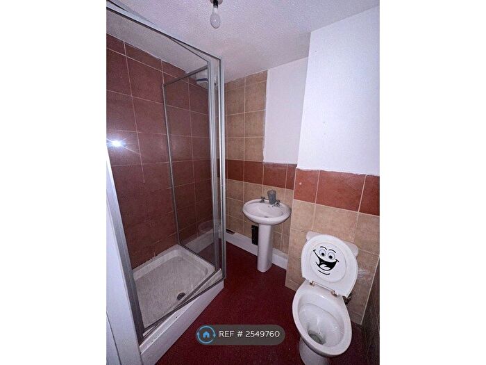 Studio To Rent In Ladywell Close, Bradford, BD5