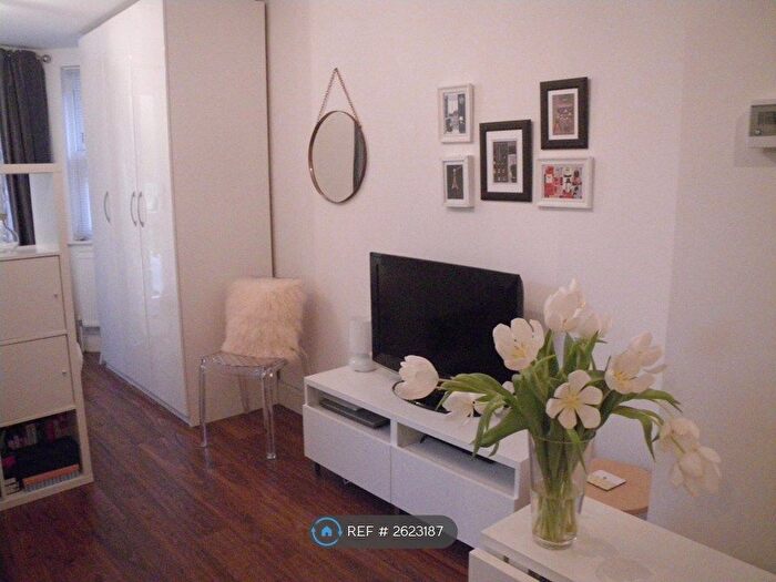 Studio To Rent In Waddon, Croydon, CR0