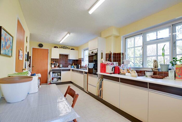 4 Bedroom Detached House For Sale In The Yews, Oadby, Leicester, LE2