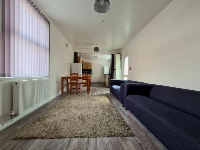 5 Bedroom Terraced House To Rent In Dogfield Street, Cathays CF24