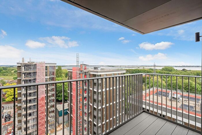 2 Bedroom Flat To Rent In Eden Grove, Staines-Upon-Thames, TW18