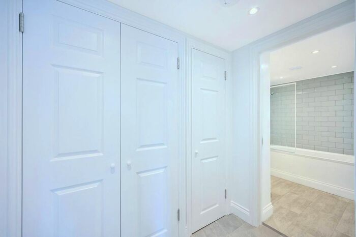 Studio To Rent In Bath Road, Cranford, Hounslow, TW5