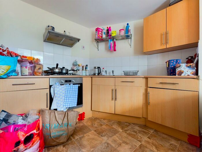 2 Bedroom Flat To Rent In Goring Road, Worthing, West Sussex, BN12