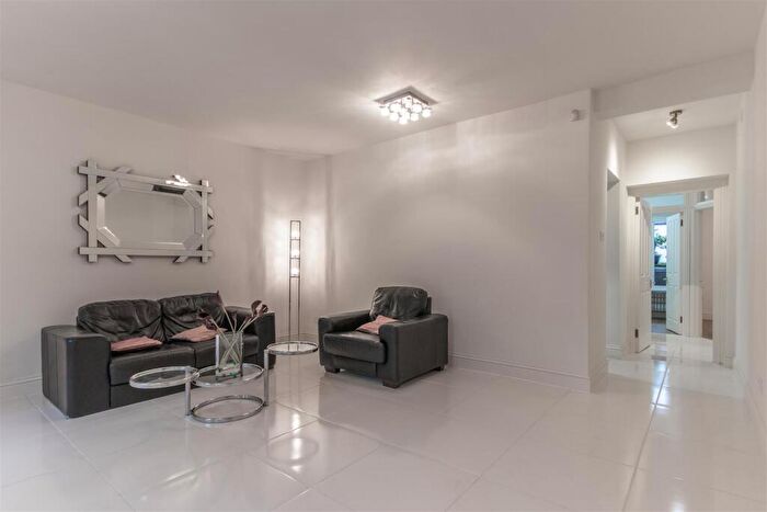 2 Bedroom Apartment To Rent In Fitzjohn Avenue, Hampstead, NW3
