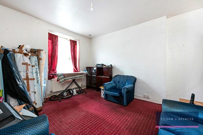 2 Bedroom Apartment For Sale In Wicklow House, Stamford Hill, N16