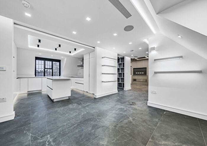 3 Bedroom Apartment To Rent In Beech Hill Avenue, Barnet, EN4