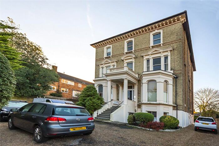 2 Bedroom Flat To Rent In Avenue Elmers, Surbiton, Surrey, KT6
