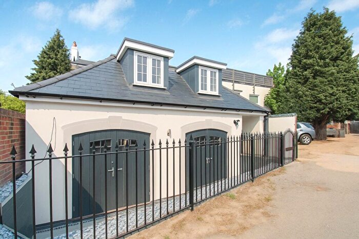 2 Bedroom Detached House For Sale In Carlton Crescent, Southampton, Hampshire, SO15