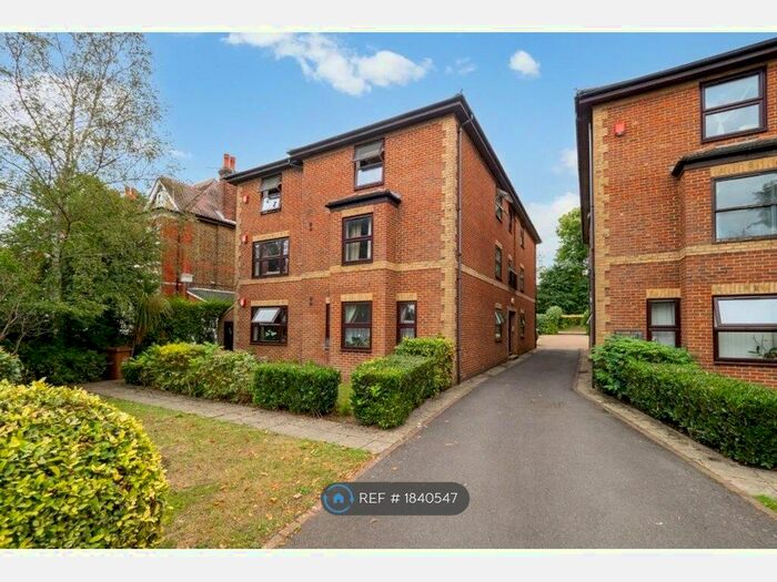 2 Bedroom Flat To Rent In Woodland Court, Sutton, SM1