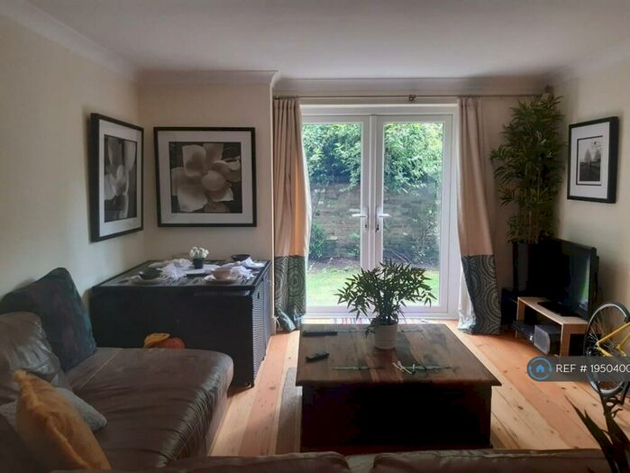1 Bedroom Flat To Rent In Thorndike Close, London, SW10