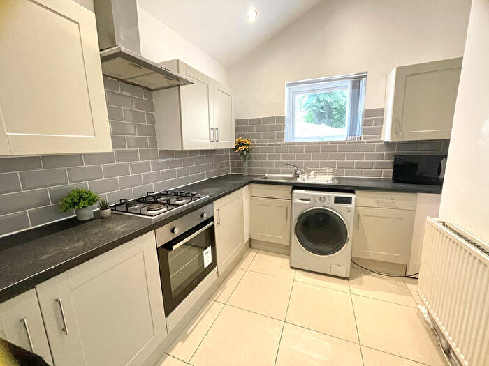 3 Bedroom Flat To Rent In Spring Bank House, Spring Bank House, Headingley, Leeds, LS6