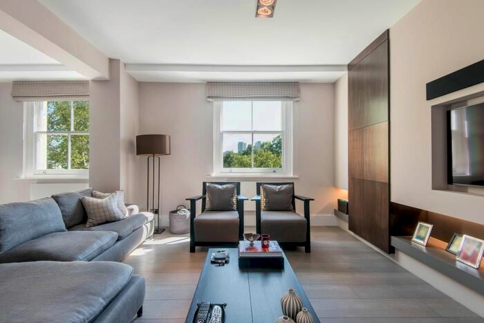 3 Bedroom Flat To Rent In Clifton Gardens, London, W9