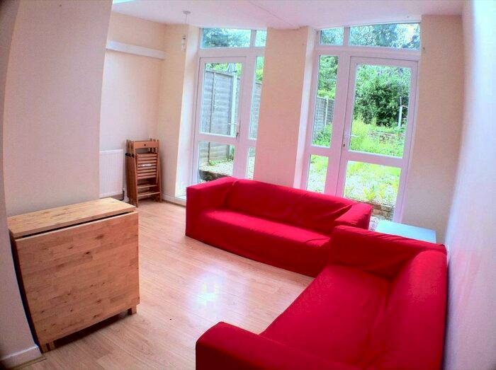 6 Bedroom House To Rent In Magdalen RoadOxford, OX4