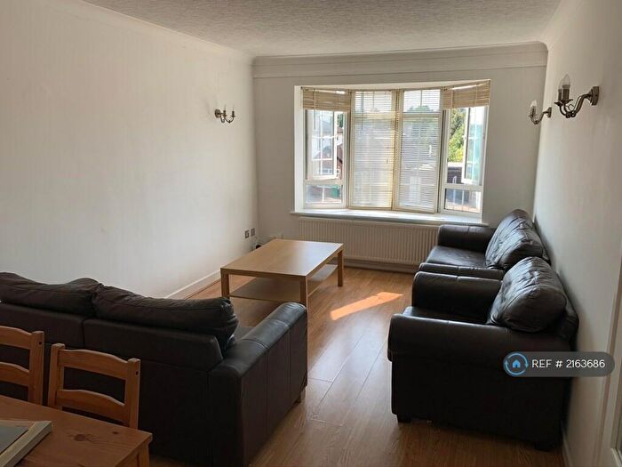 2 Bedroom Flat To Rent In Lenton, Nottingham, NG7