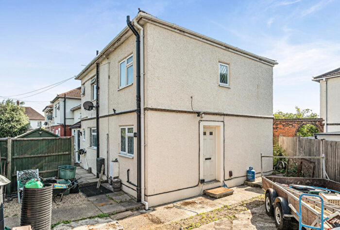 1 Bedroom End Of Terrace House For Sale In Camomile Avenue, Mitcham, Surrey, CR4