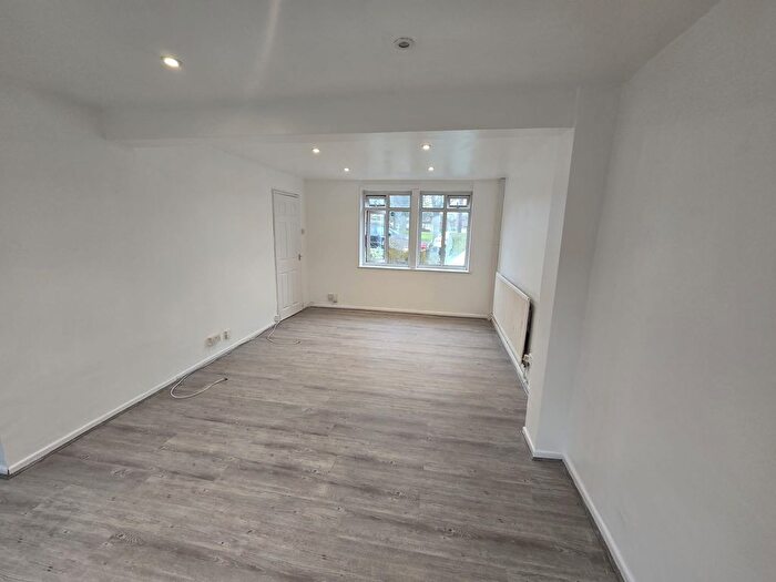 3 Bedroom Semi-Detached House To Rent In Ladbury Grove, Walsall, WS5