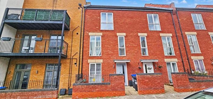 4 Bedroom Town House For Sale In High Street, Upton, Northampton, NN5