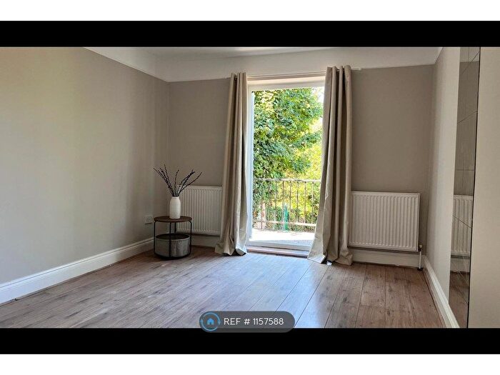 2 Bedroom Flat To Rent In Cantwell Road, London, SE18