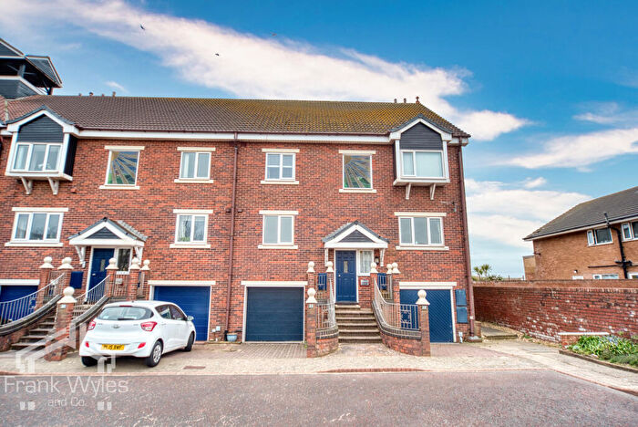 2 Bedroom Flat For Sale In Summerfields, Lytham St. Annes, Lancashire, FY8